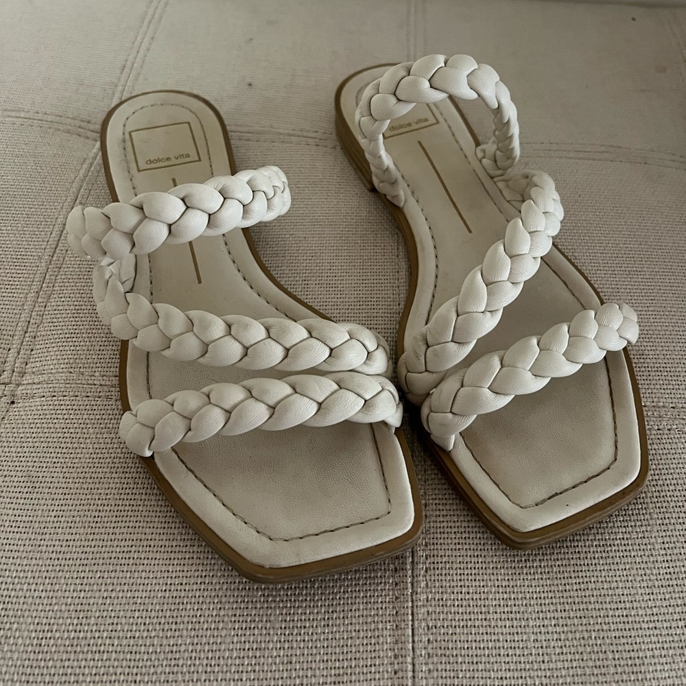 Dolce Vita Women’s Ian Flat Sandal